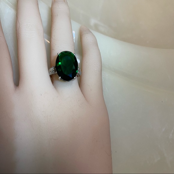 🎁NWT 10K STUNNING 9.50 CT RUSSIAN EMERALD & DIAMOND 10KT SOLID WHITE GOLD RING! - Picture 2 of 12